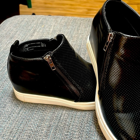 Women’s wedge boot shoe ! Black size 7w good condition! - Picture 3 of 3